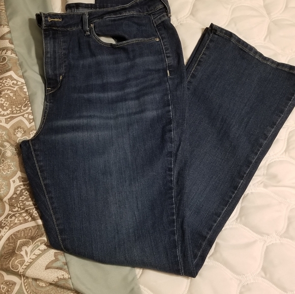 Size 18 Levi's Mid-rise bootcut jeans. - Picture 2 of 5